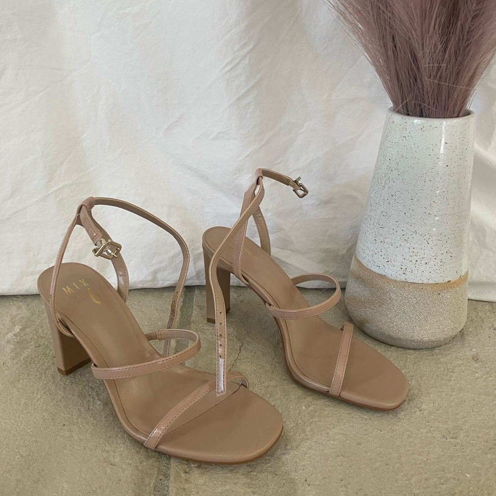Strappy nude healed sandals